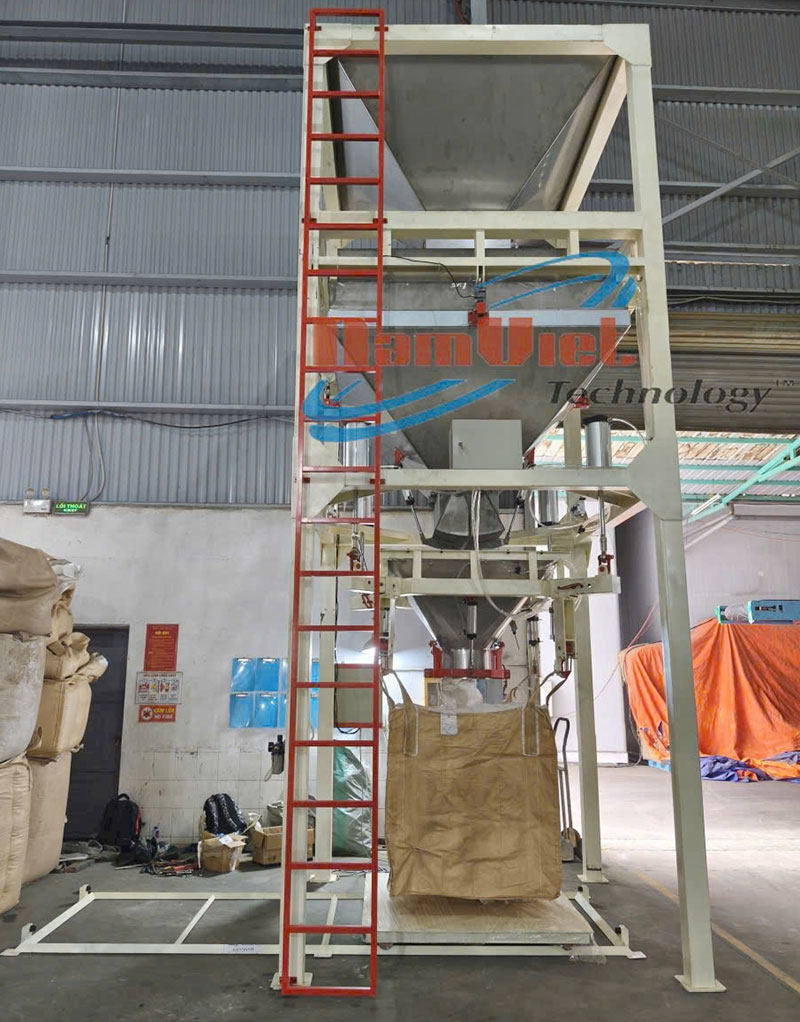 Cân đóng bao jumbo nguyên liệu cafe 1 tấn.