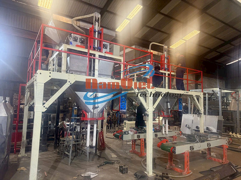 Máy đóng bao tinh bột sắn – năng suất 250 bao/giờ.