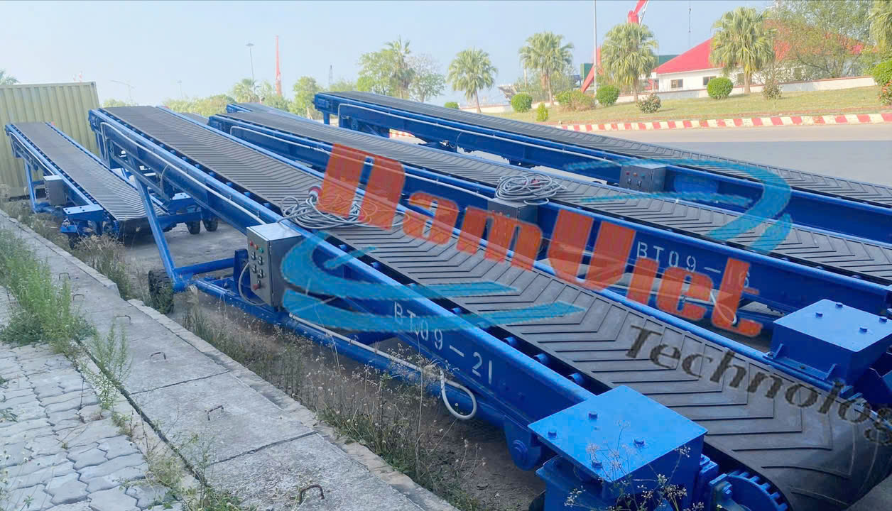 băng tải nâng hạ hàng hóa