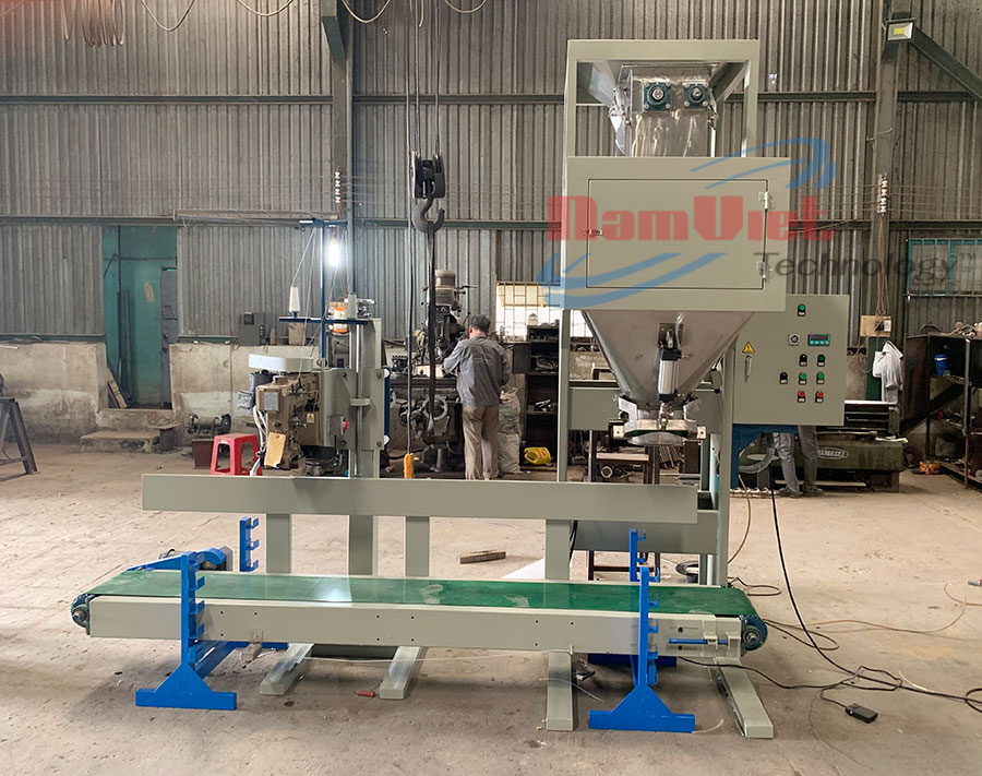 Máy đóng bao bột gỗ năng suất 200 bao/giờ.