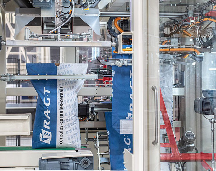 Máy đóng gói gạo 10-25-50kg với hệ thống khâu túi tự động.