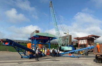 Lắp đặt dây chuyền đóng bao phân bón NPK hàng xá tại cảng Quy Nhơn.