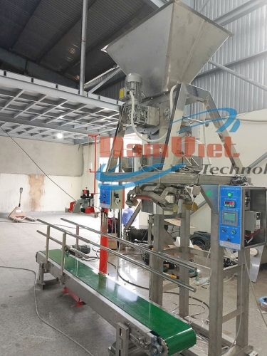 Cân đóng bao bột cà phê hòa tan năng suất 200 bao/giờ.