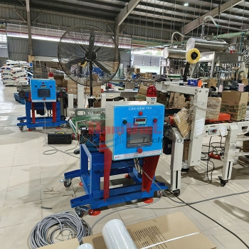 Cân băng tải kiểm tra trọng lượng thùng (5kg – 50kg).