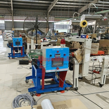 Cân băng tải kiểm tra trọng lượng thùng (5kg – 50kg).