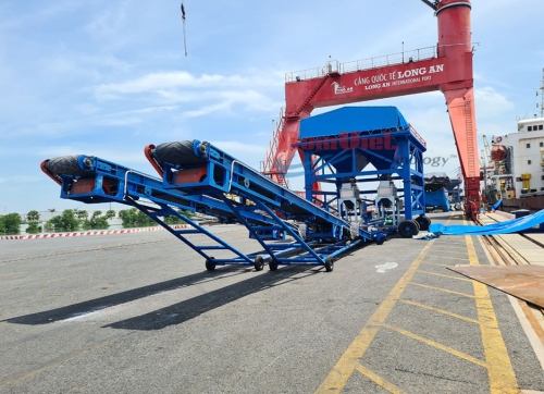 Dây chuyền cân đóng bao phân Urea 600 - 700 bao/giờ, tích hợp máy khâu và băng tải ra bao.
