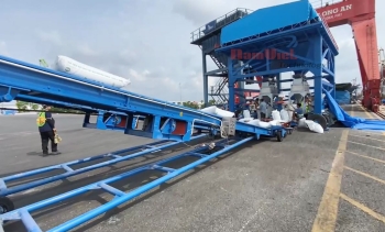 Dây chuyền đóng bao phân đạm 1200 bao/giờ tại cảng.