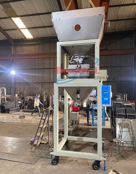 Cân đóng bao thức ăn gia cầm năng suất 300 bao/giờ