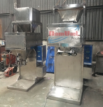 Máy đóng bao thức ăn thú cưng dạng viên 1 phễu cân